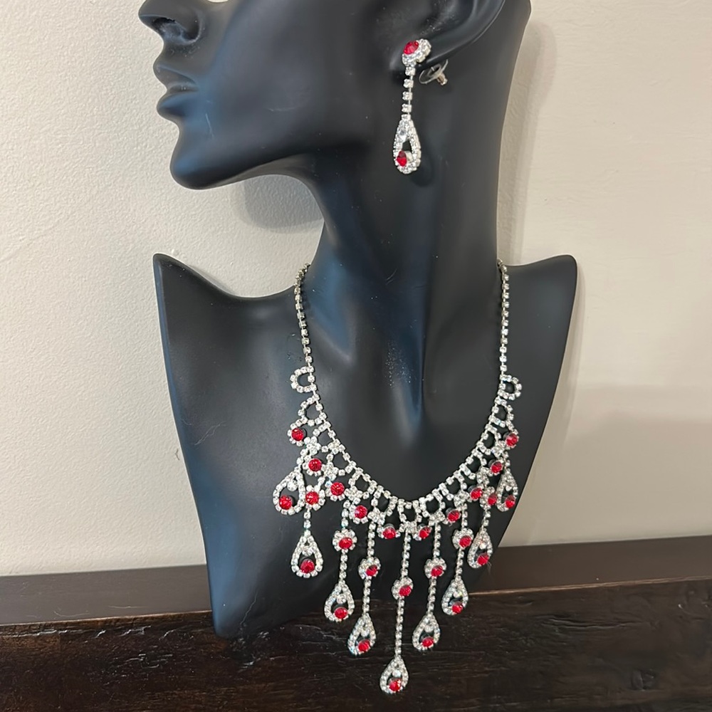 Beautiful formal jewellery set